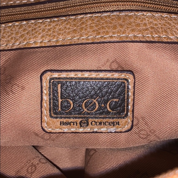 Born concept//Purse with portable charger - Picture 3 of 5